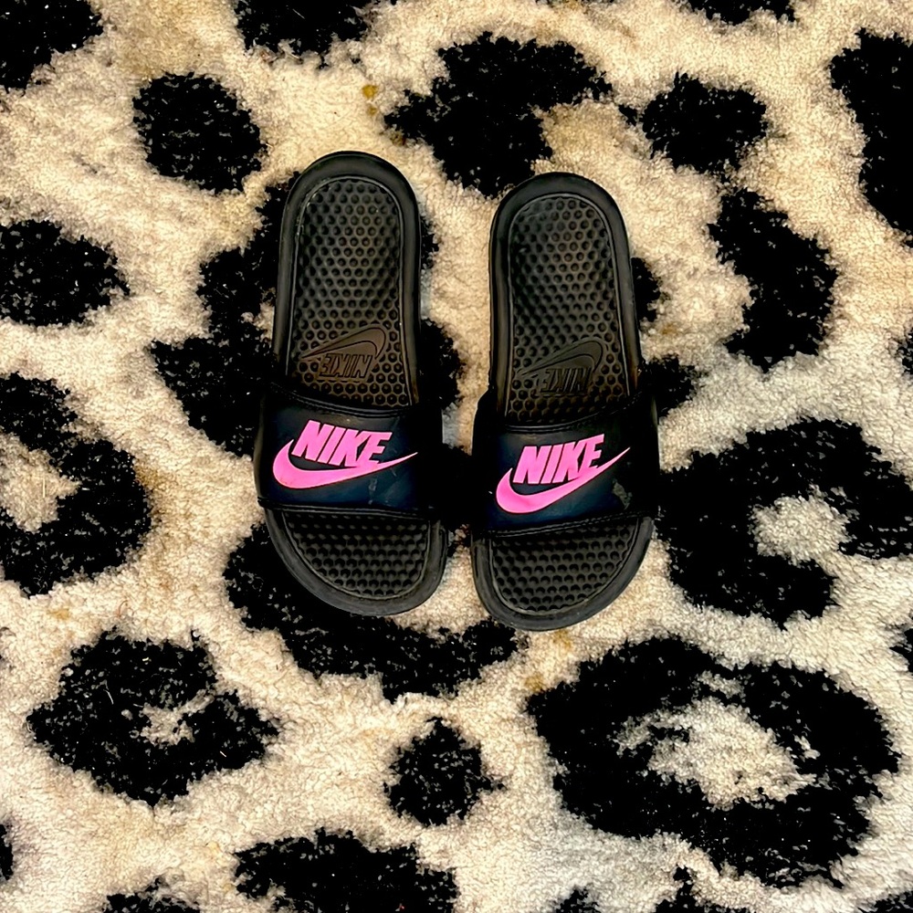 Size 5 Nike Slip On